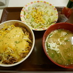 Sukiya - とろ〜り３種のチーズ牛丼（並盛）￥４９０ ＋とん汁サラダセット￥２４０