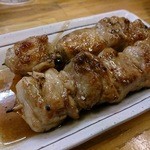 大衆ホルモン タツ屋 - 焼鳥もも2本180円