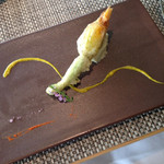 フラテッロ・ディ・ミクニ - ズッキーニ(美瑛産)のフリット。蕾には甘エビ(羽幌産)とモッツァレラチーズを詰めて