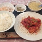 鴻華園 - 鶏のチリソース炒めランチ
