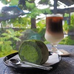 茶房海坂 - アイスカフェオレと抹茶ロールケーキ