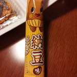 茨城県庁生活協同組合売店 - 納豆味スナックの中は棒状のスナック