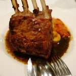 シェ・トト - 2015.08 子羊のグリル、脇腹骨４本分の塊って初めて見ました：笑