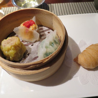中国飯店 琥珀宮 - トマトとタマゴのまろやか蒸し餃子、海老ニラ蒸し餃子、豚肉焼売、大根パイ