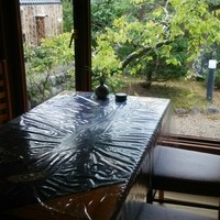 かちゃ料理 むとう - 外に庭を眺めながらのランチです。