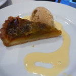 cucinaにし村 - ルバーブのタルト。アールグレーのアイスクリーム添え。