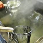 西端手打 上戸うどん - 茹でます