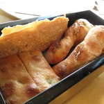 パン盛り合わせ（お代わり自由）