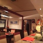 小料理 げいん - 不思議な雰囲気の妙に華やかな店内