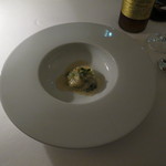 ドミニク・ブシェ トーキョー - アーティーチョークとシャビシューデュポワートゥーのラビオリ　ピノーデシャラントのエミュルション