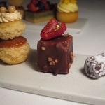 ドミニク・ブシェ トーキョー - ミニャルディーズ