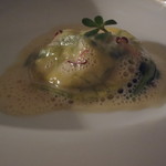 ドミニク・ブシェ トーキョー - アーティーチョークとシャビシューデュポワートゥーのラビオリ　ピノーデシャラントのエミュルション