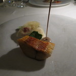 ドミニク・ブシェ トーキョー - 尾長鯛のポワレ　アオリイカとトマトコンフィ　夏野菜のソテー　ソースオリーブ