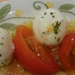 Saizeriya - フレッシュチーズとトマトのサラダW(税込み598円)