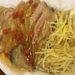 驛站食堂 - 花雕醉雞腿。(鶏肉の紹興酒漬け)