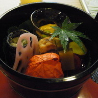 京料理 かじ - 雪コース（３９００円）の前菜。季節のハモ尽くしが始まりました。