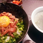 焼肉家 KAZU 神楽坂 - ローストビーフ丼