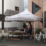 やき鳥 たつみ - 店舗前でも焼いております！