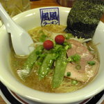 風風ラーメン 武蔵小金井店 - 2010/05/27 塩ラーメン　梅干がポイントかと、美味しいです。