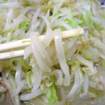 拉麺 岩男 - 麺はツルツルモチモチな食感