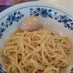 ぶかる - 麺(普通盛り)と味玉