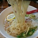 麺屋 一八 - 梅しそ鶏冷やしらぁ麺リフト