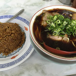 新福菜館 - 2015.8.16 京都ブラックと言っても過言じゃない中華そば700円(税込)と名物のブラック焼き飯500円(税込)。