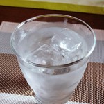 Miru Kuru - お水が美味しいですねェ～。檸檬の皮でだした お水だそうです。