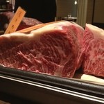 熟成神戸牛プレミアム 听 - 神戸牛❤︎サーロインの部分です。香り高く、脂がたっぷりのっています！