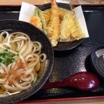 麺天 - 天ぷら盛り合わせうどん 880円