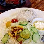 COCORO CAFE - サラダに雑穀米､ちょっぴりデザート付き