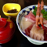Echizen Kani Semmon Teno Shokuji Dokoro Kote Tsu - たくさん盛り盛りの海鮮丼です