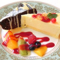 ボア・ド・ブローニュ - <'15/08/15撮影>ケーキ2種とフルーツ盛り合わせ 712円