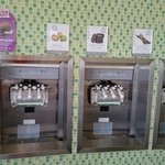Yogurtland - 好きな味のところで自分で好きなだけフローズンヨーグルトを入れる