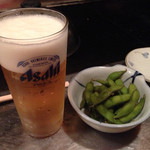 一休炎 - おすすめセット1100円税込の生ビールと枝豆