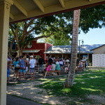 Island Vintage Coffee - 店内からマツモトシェーブアイスを見ると大行列