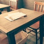 vuori - ～vuori～
      テーブル席も木で統一され素敵です