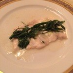 ヒュッテ エミール - コチの薄切り白ワインのソース