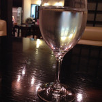 円山ダイニング - お冷はワイングラスで。