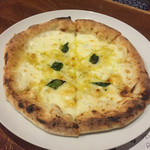 MOJA - ４種のチーズのピザ