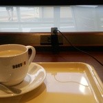 DOUTOR COFFEE SHOP - 窓際のカウンターにはコンセントもありますね(^^)v