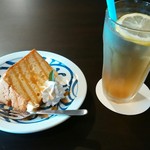 母屋カフェ ときの屋 - キャラメルシフォンケーキと自家製ジンジャーエール680円