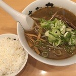 花丸 - ねぎ多めの醤油ラーメンライスです！