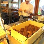 ル・パティシエ ヨコヤマ - 岩シュー大量仕込中！(2015,08/12)