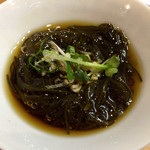 四季肴酒家 きなり - H27.08.12　お通し(もずく酢)