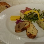 OSTERIA AL CORALLO - 本日のフォカッチャ(ひまわりの種、クランベリー)、スペシャル前菜盛り合わせ