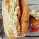 道の駅 つるた 鶴の里 あるじゃ - 唐揚げバーガー450円　後半飽きますｗ