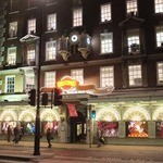 Fortnum & Mason - クリスマス時のお店の外観