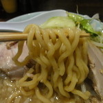 ラーメン 岩佐 - 太麺野菜　麺アップ