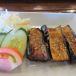 ほとめき庵 - 茄子田楽２２０円、たっぷり味噌がかかってこの日は選んだ料理の中では一番美味しかったです。
            